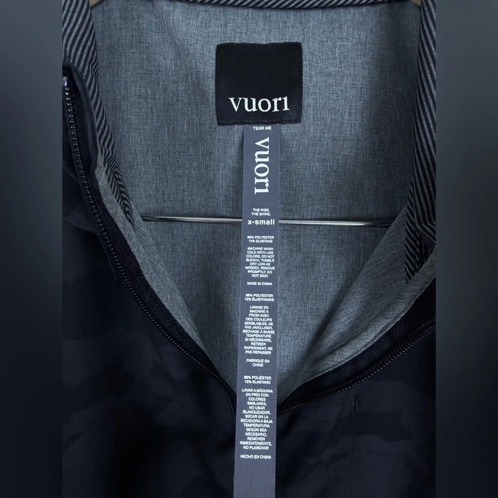 Vuori Camo Hooded Jacket VW501 Black Camo Full Zip Lightweight XS - Picture 2 of 9